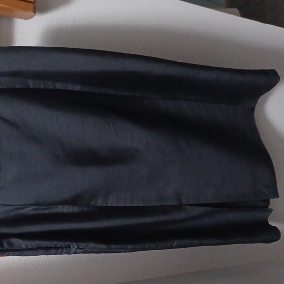 Ann Taylor Dresses & Skirts - Ann Taylor Black Midi Skirt